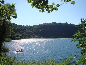 800px-lac_de_nemi_et_genzano_di_roma_11